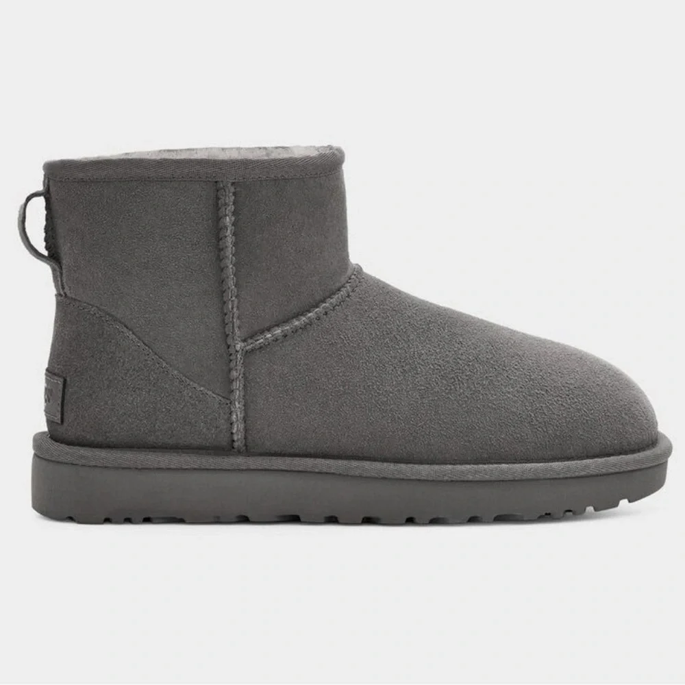 UGG Gray Classic Mini II Shearling Lined Ankle Boots Sz 9 Warm Snow Winter